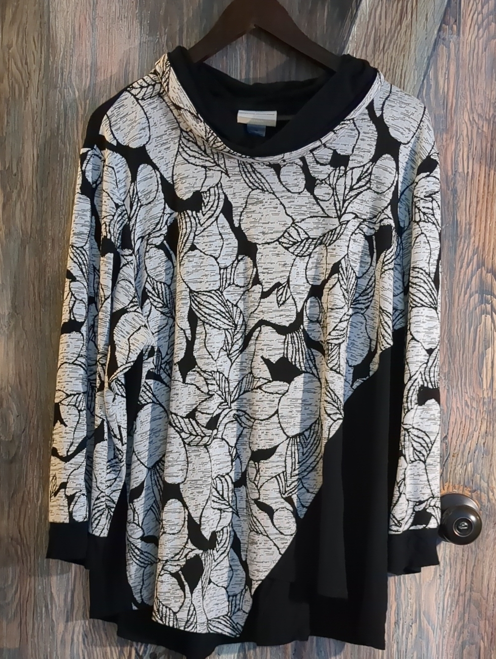 Alfred Dunner Black White Floral Cowl Neck Asymmetrical Tunic Top Plus 1X